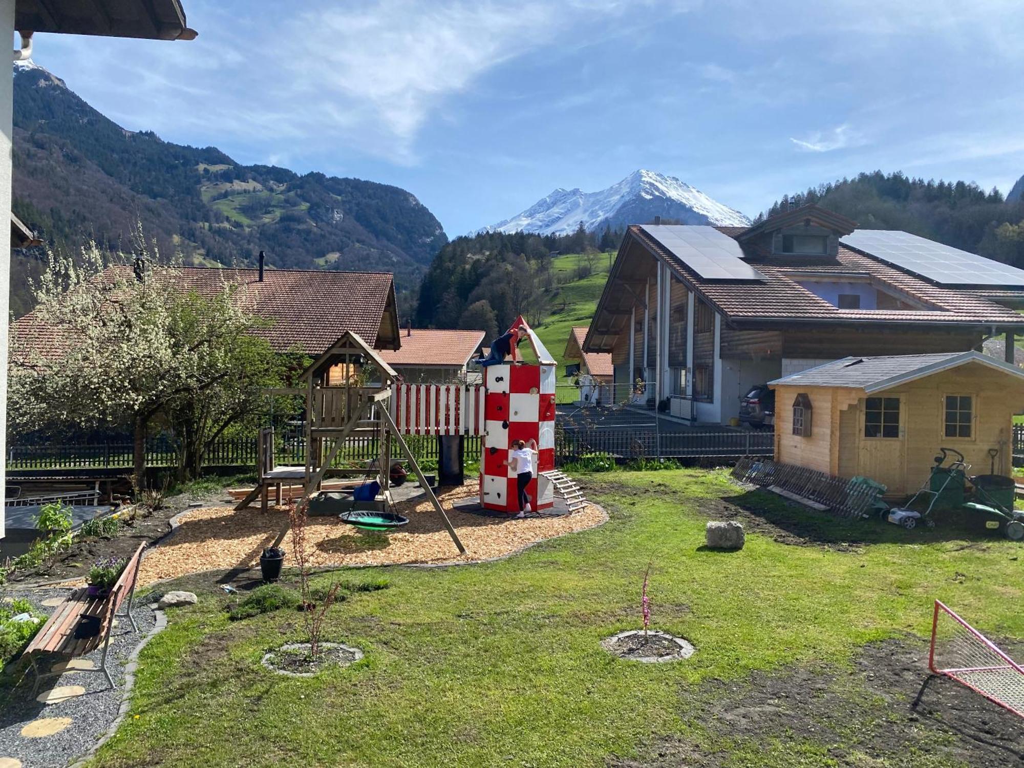 Spring Inn Apartments Meiringen Bagian luar foto